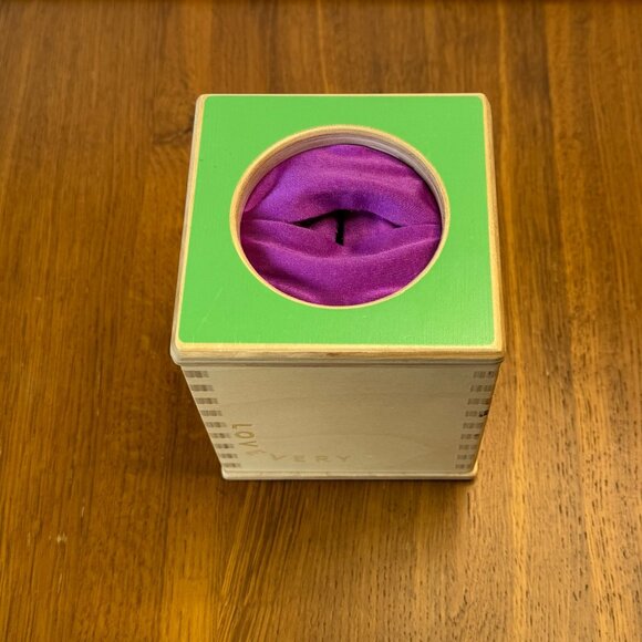 LOVEVERY Magic Tissue Box Montessori Wooden Toy Box With Lid & Colorful Tissues - Picture 4 of 12